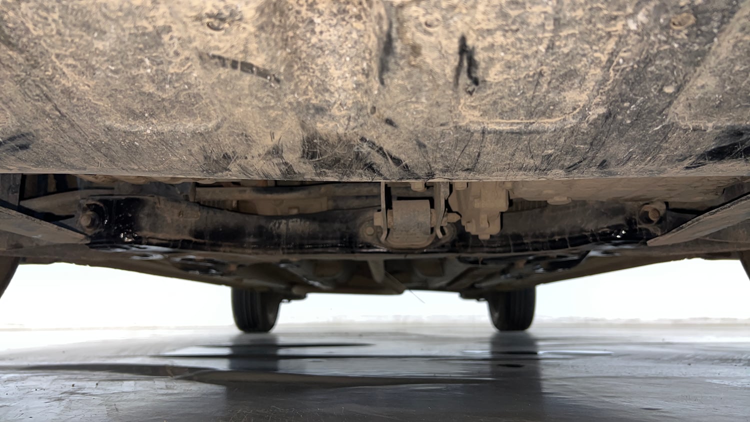 Used 2019 Hyundai Elite i20 Asta 1.2 (O) CVT Petrol Automatic extra FRONT LEFT UNDERBODY VIEW