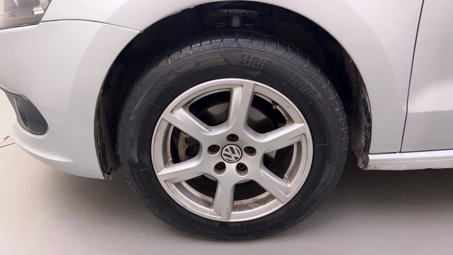 Used 2014 Volkswagen Vento Highline Petrol Petrol Manual tyres LEFT FRONT TYRE RIM VIEW