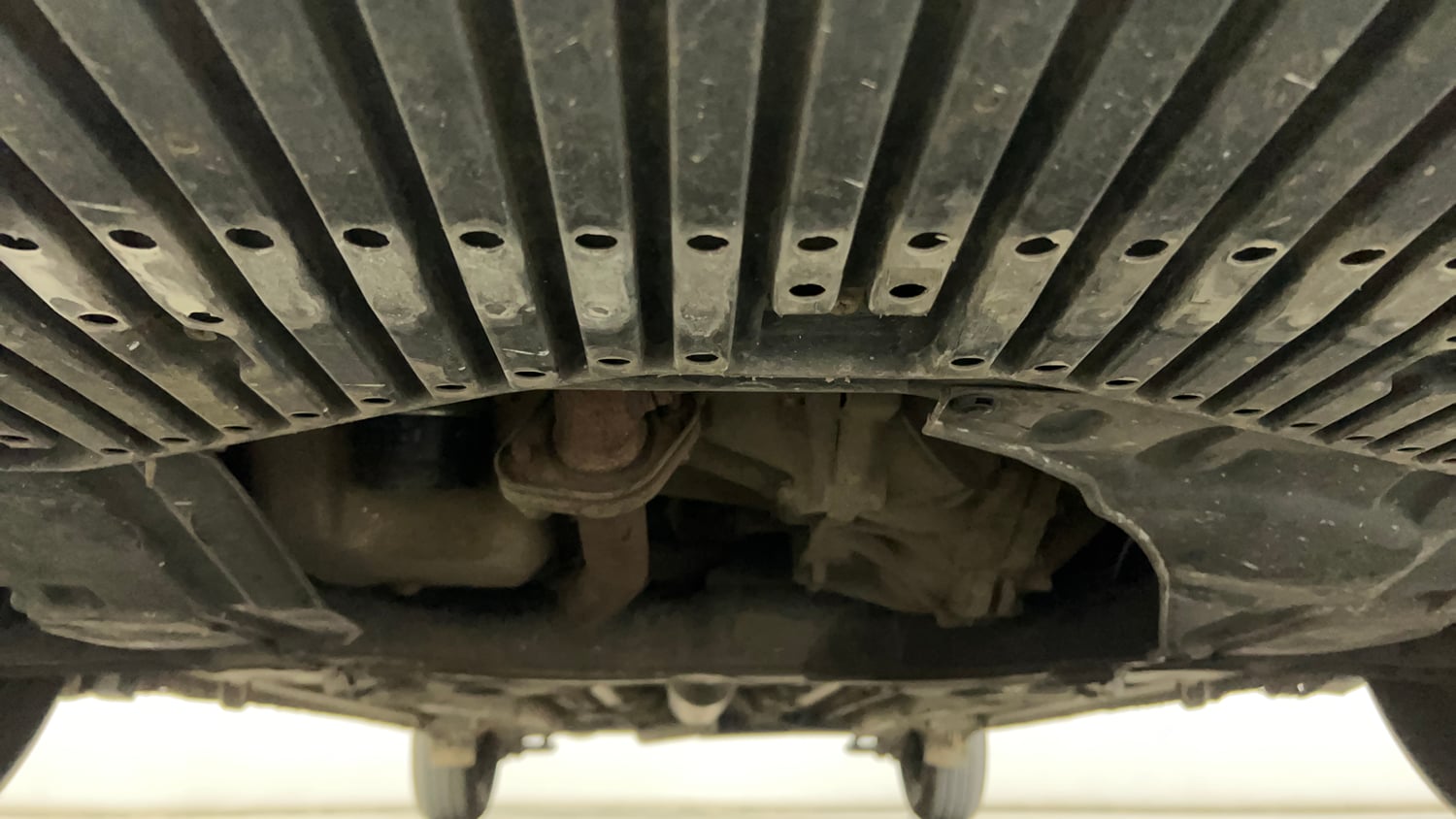 Used 2016 Maruti Suzuki Ciaz VXi+ Petrol Manual extra FRONT LEFT UNDERBODY VIEW