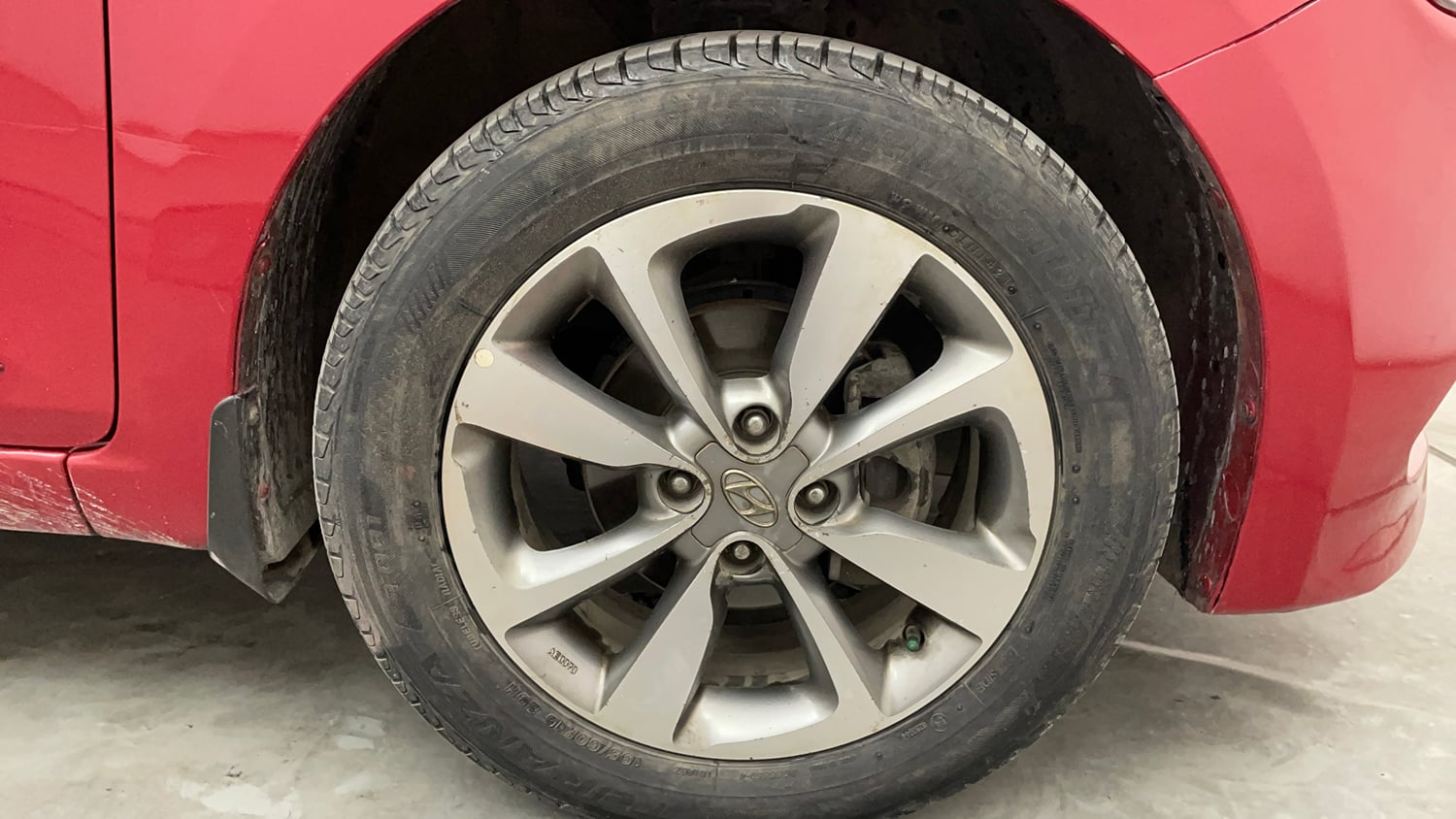 Used 2017 Hyundai Elite i20 Asta 1.2 (O) Petrol Manual tyres RIGHT FRONT TYRE RIM VIEW