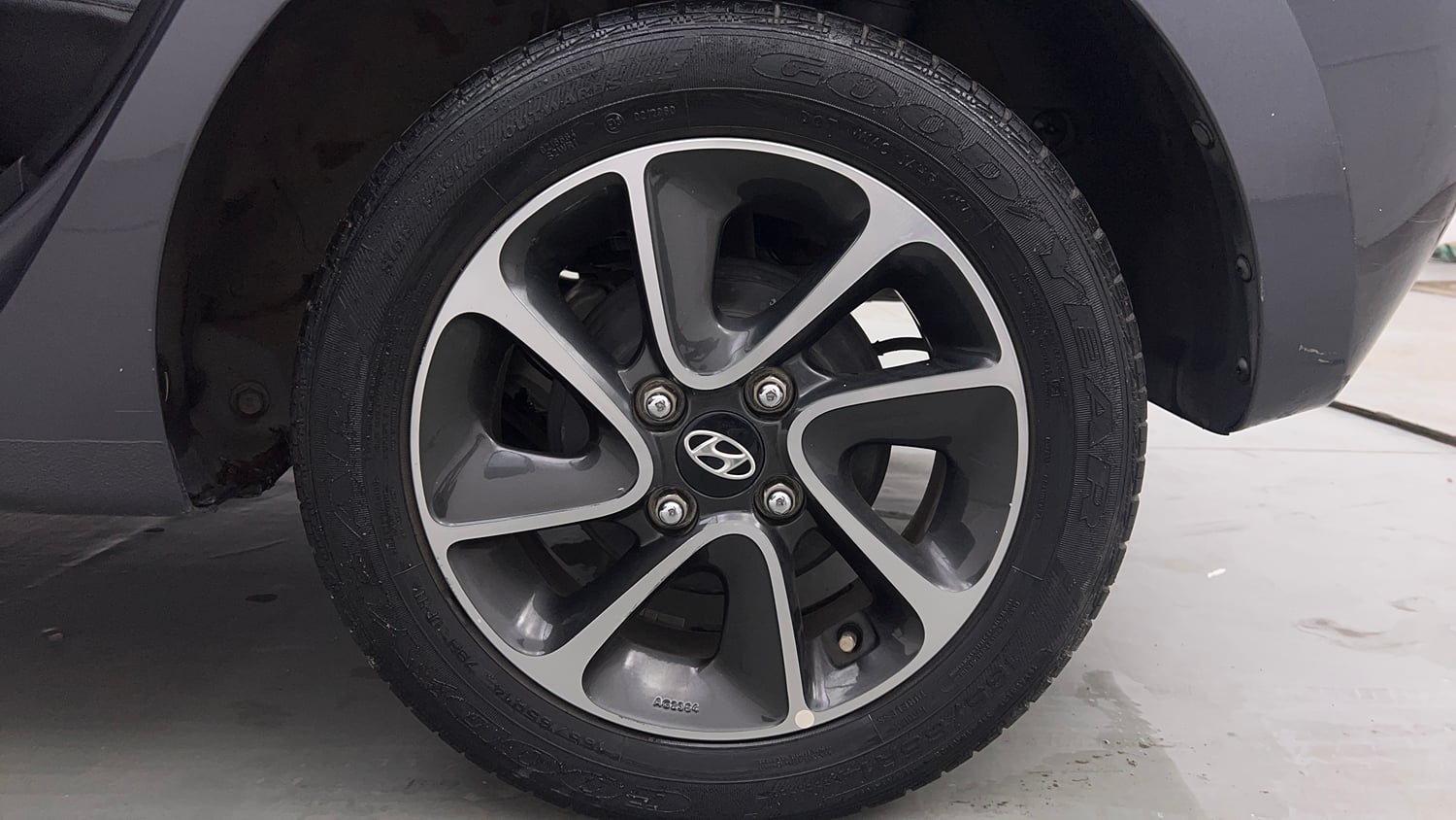 Used 2017 Hyundai Grand i10 Asta 1.2 Kappa VTVT Petrol Manual tyres LEFT REAR TYRE RIM VIEW