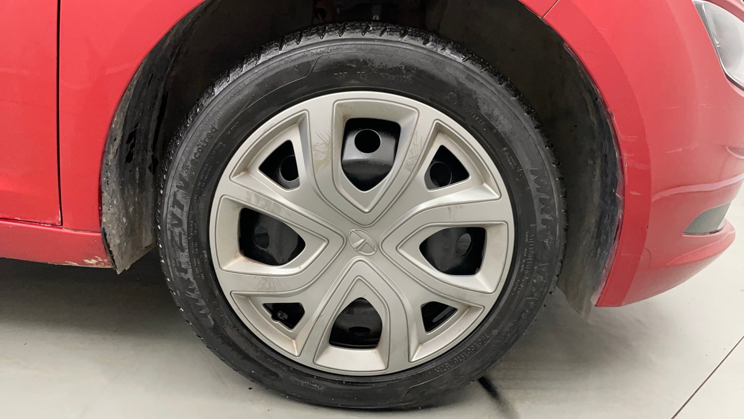 Used 2020 Tata Altroz XT Petrol Petrol Manual tyres RIGHT FRONT TYRE RIM VIEW