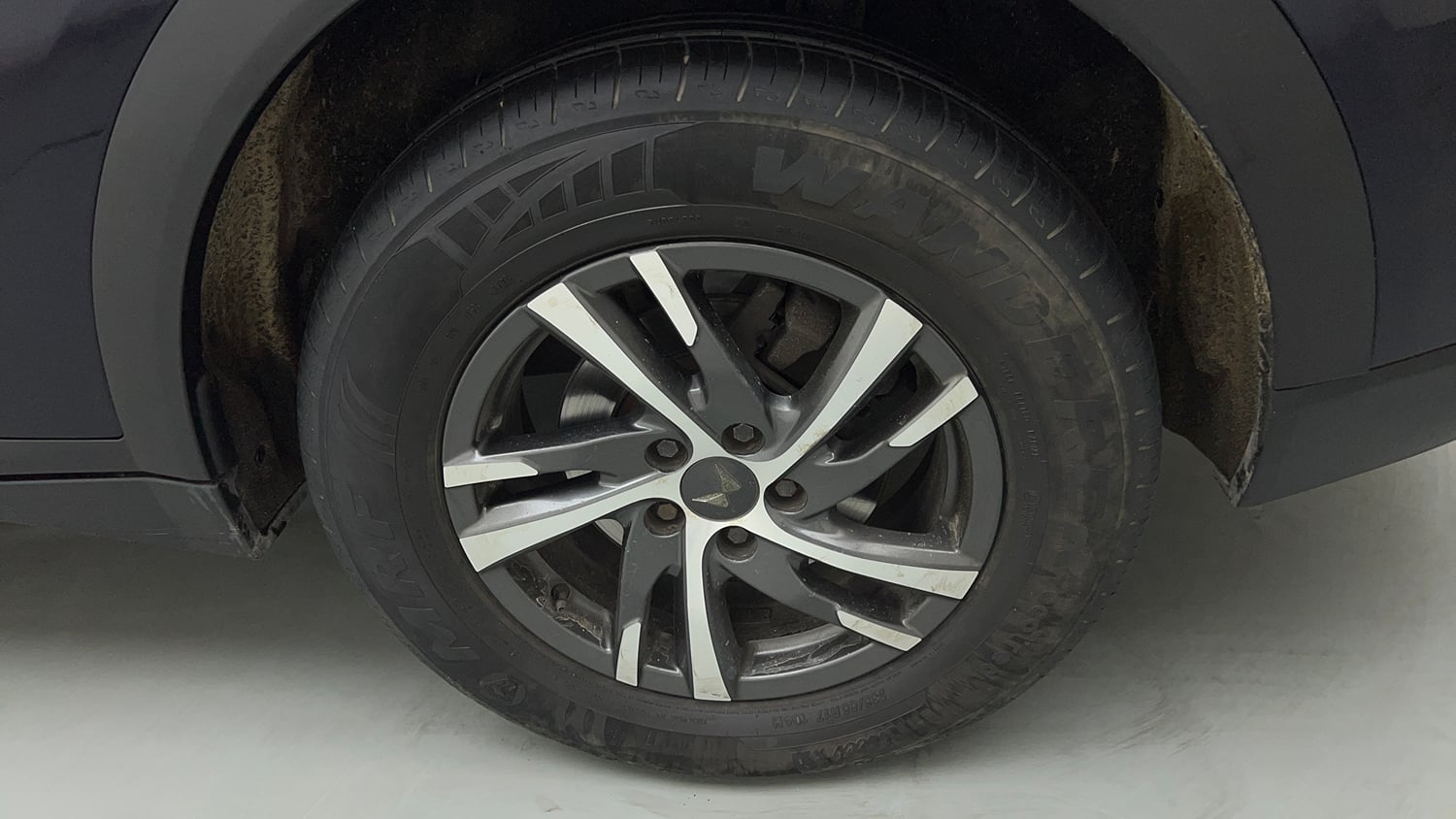 Used 2024 Mahindra XUV700 AX 5 Diesel AT 7 STR Diesel Automatic tyres LEFT REAR TYRE RIM VIEW
