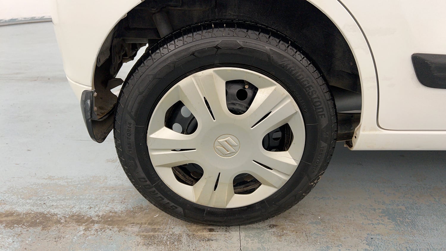 Used 2016 Maruti Suzuki Wagon R VXI Petrol Manual tyres RIGHT REAR TYRE RIM VIEW