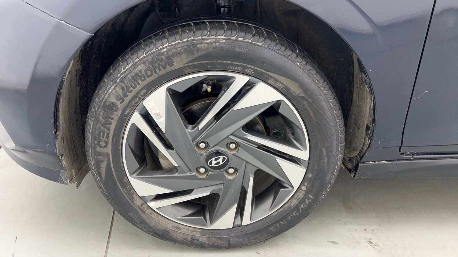 Used 2023 Hyundai New i20 Asta (O) 1.2 MT Petrol Manual tyres LEFT FRONT TYRE RIM VIEW