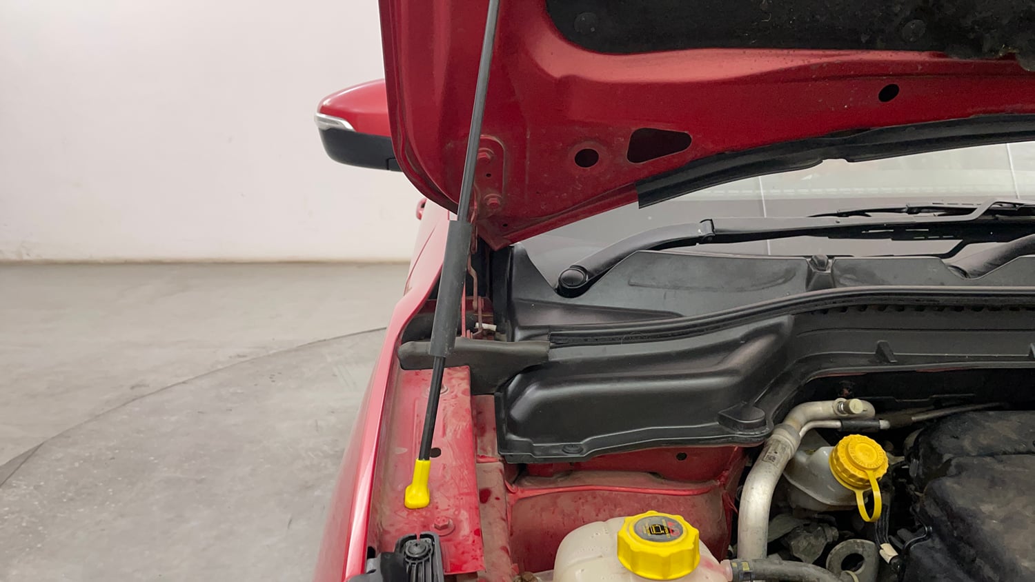 Used 2021 Mahindra XUV 300 W8 1.2 Petrol Petrol Manual engine ENGINE RIGHT SIDE HINGE & APRON VIEW
