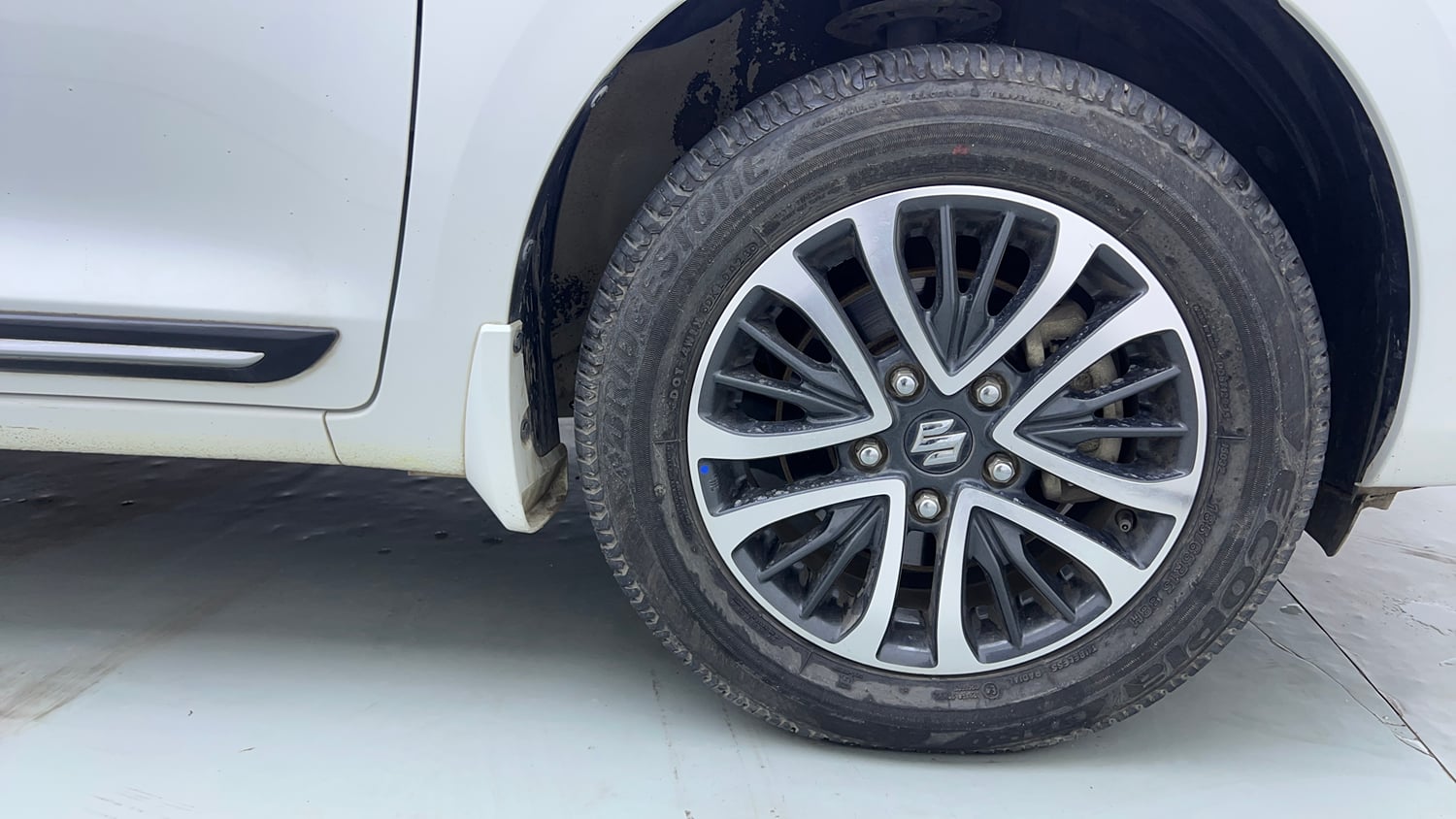 Used 2023 Maruti Suzuki Ertiga ZXi (O) CNG Cng Manual tyres RIGHT FRONT TYRE RIM VIEW