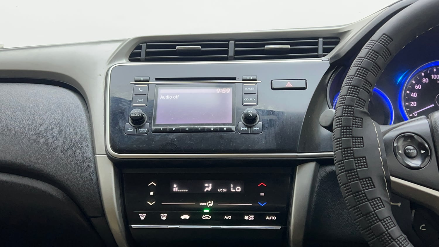 Used 2016 Honda City V Petrol Manual interior MUSIC SYSTEM & AC CONTROL VIEW