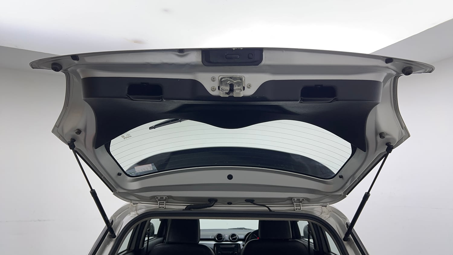 Used 2018 Maruti Suzuki Swift ZXi AMT Petrol Automatic interior DICKY DOOR OPEN VIEW