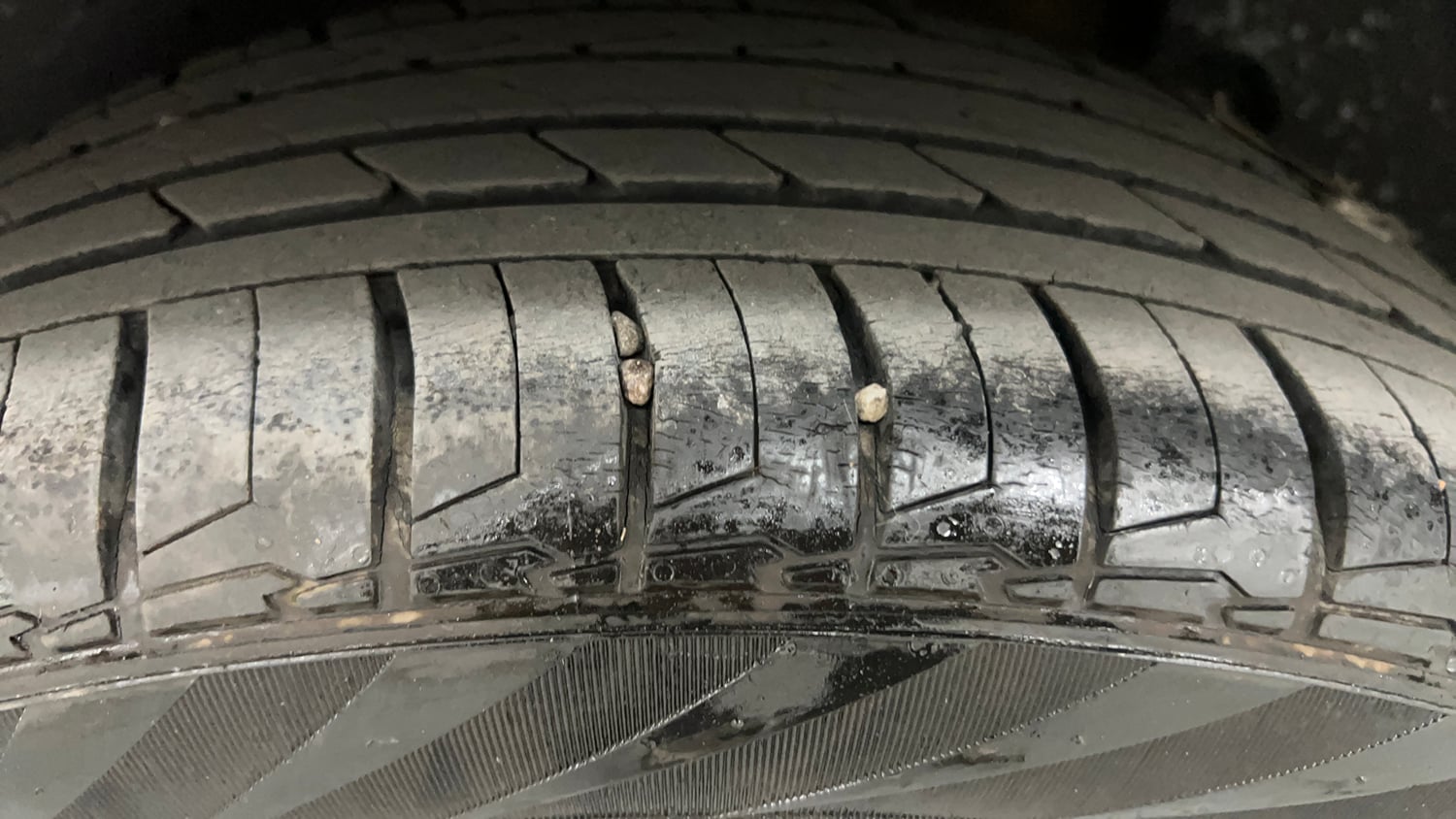 Used 2022 Kia Seltos X Line 1.4 DCT Petrol Automatic tyres LEFT REAR TYRE TREAD VIEW