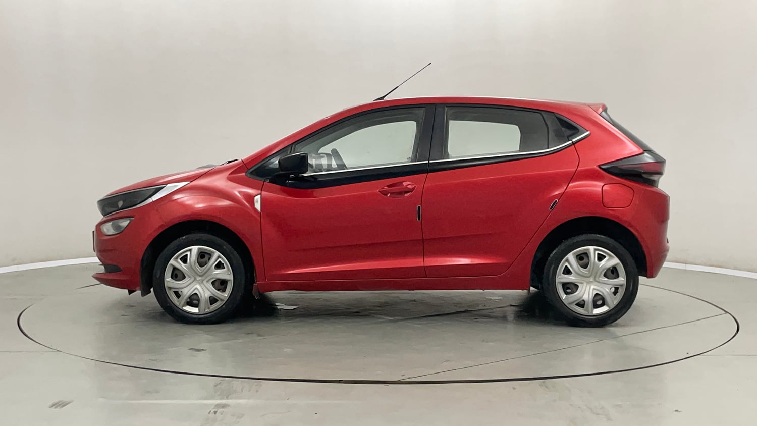 Used 2020 Tata Altroz XT Petrol Petrol Manual exterior LEFT SIDE VIEW
