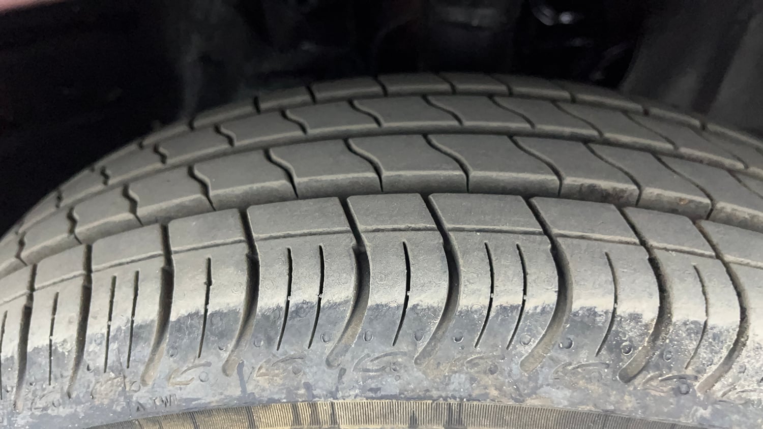 Used 2026 Maruti Suzuki Wagon R VXI 1.0 AGS Petrol Automatic tyres RIGHT FRONT TYRE TREAD VIEW