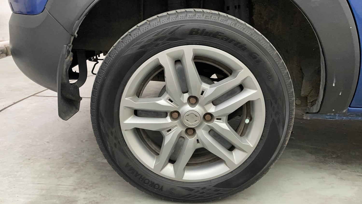 Used 2021 Renault Triber RXZ Petrol Manual tyres RIGHT REAR TYRE RIM VIEW