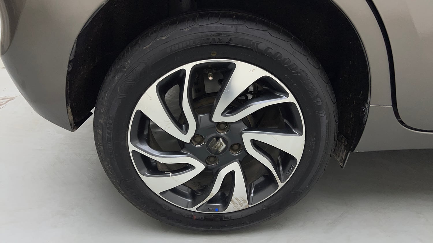 Used 2020 Maruti Suzuki Baleno Alpha Petrol Manual tyres RIGHT REAR TYRE RIM VIEW