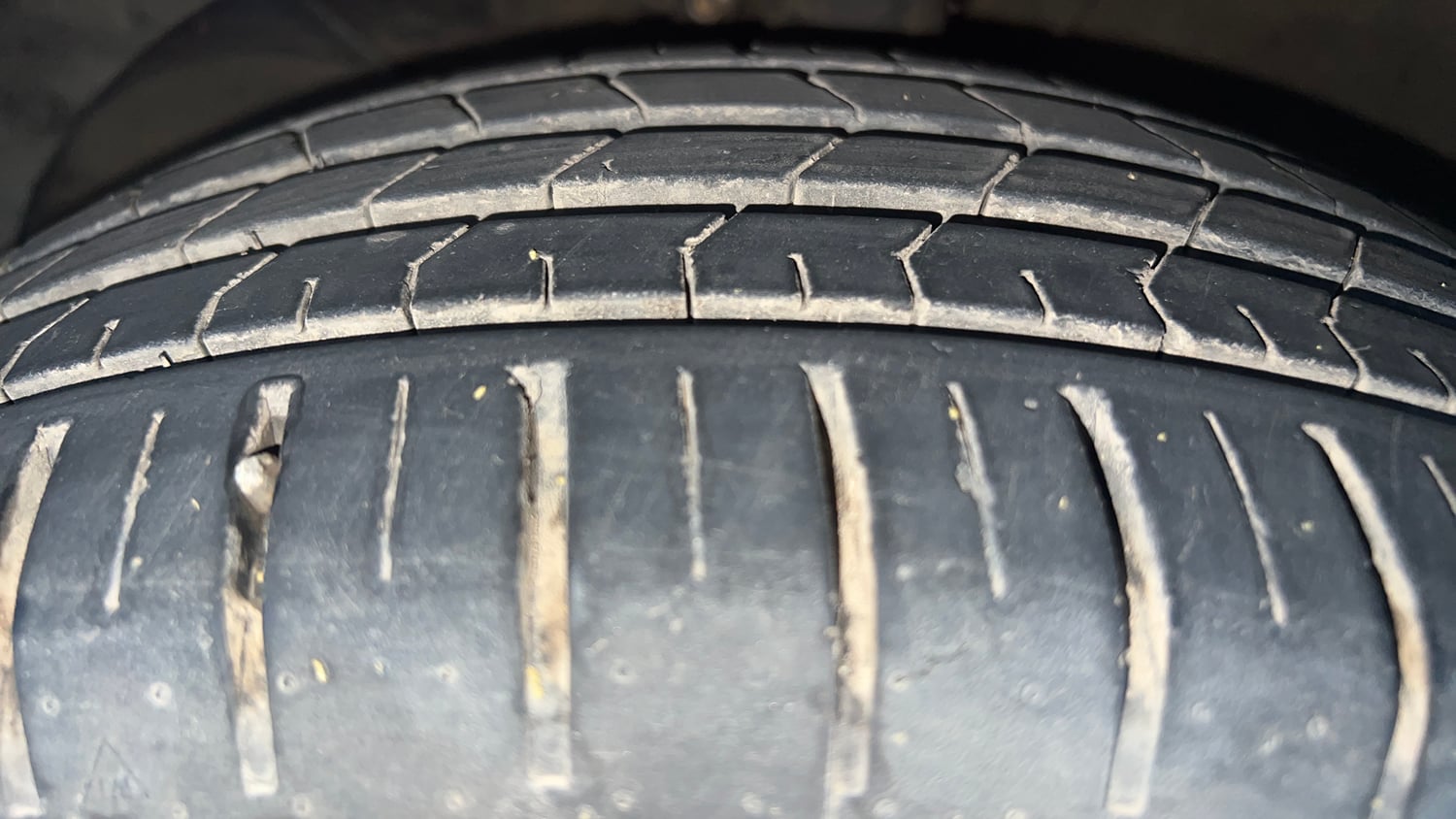 Used 2017 Maruti Suzuki Baleno Zeta 1.2 AT Petrol Automatic tyres LEFT FRONT TYRE TREAD VIEW