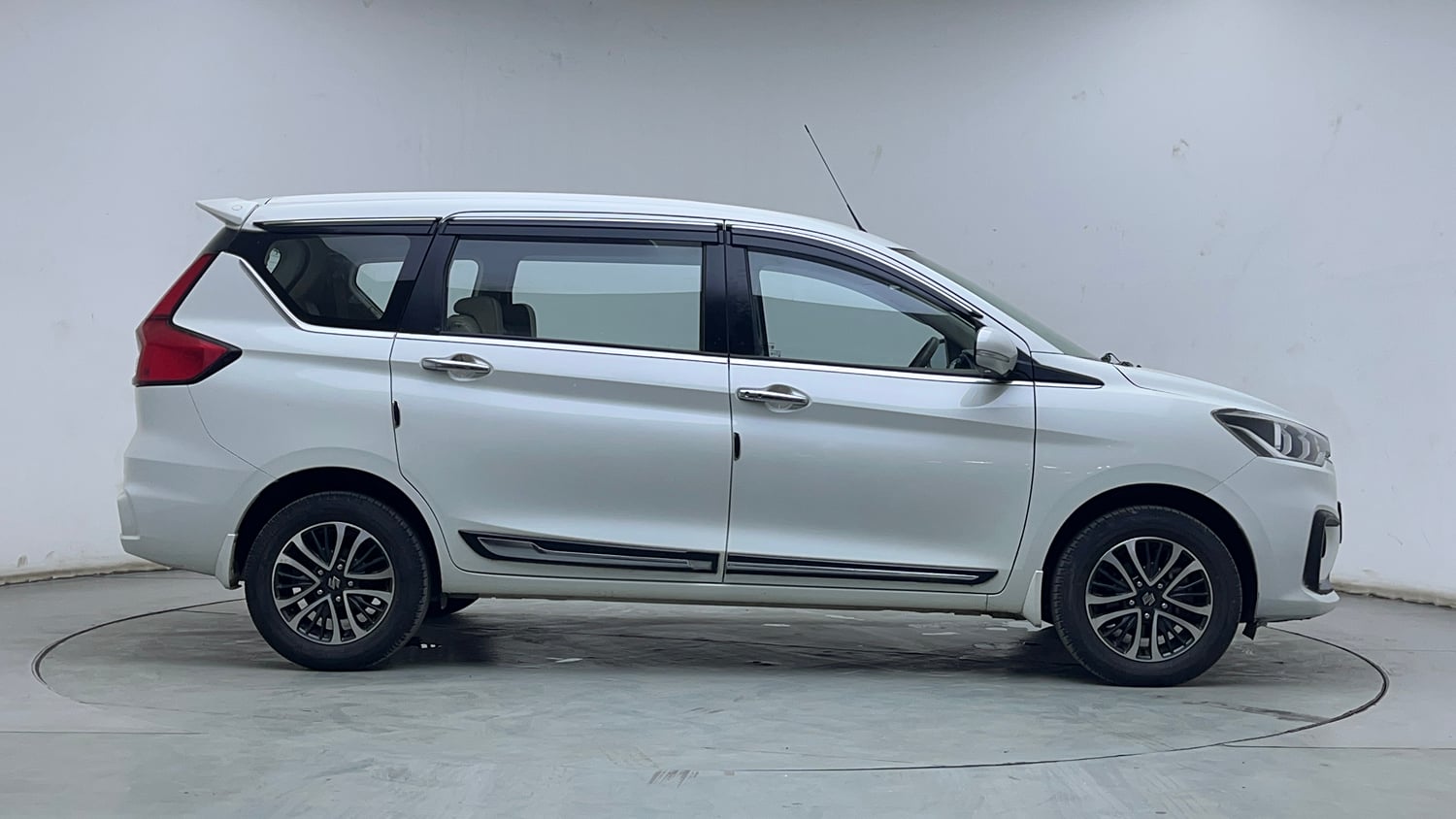 Used 2023 Maruti Suzuki Ertiga ZXi Plus AT Petrol Automatic exterior RIGHT SIDE VIEW