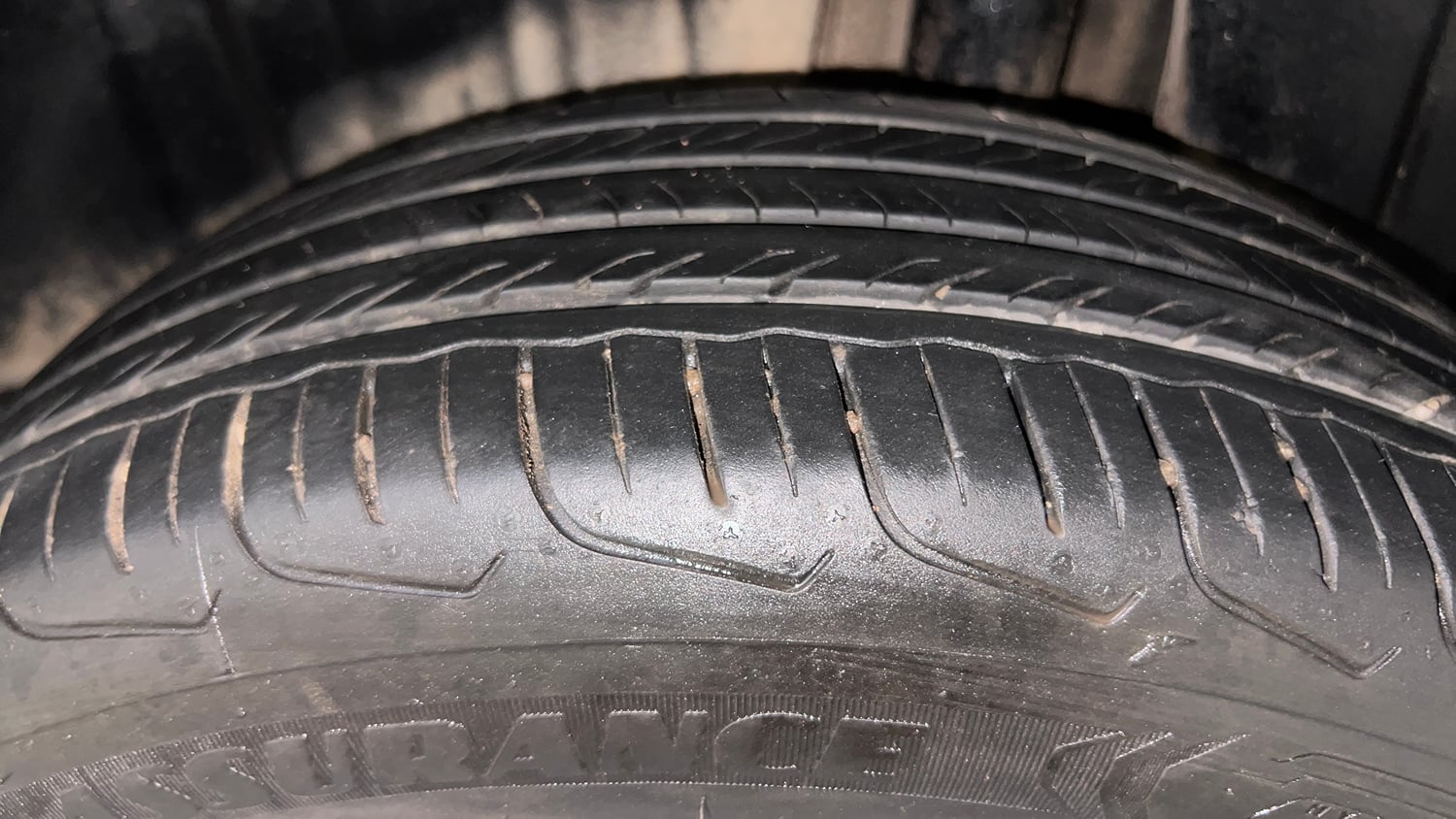 Used 2024 Maruti Suzuki Fronx Alpha 1.0L Turbo 6 AT Petrol Automatic tyres LEFT REAR TYRE TREAD VIEW