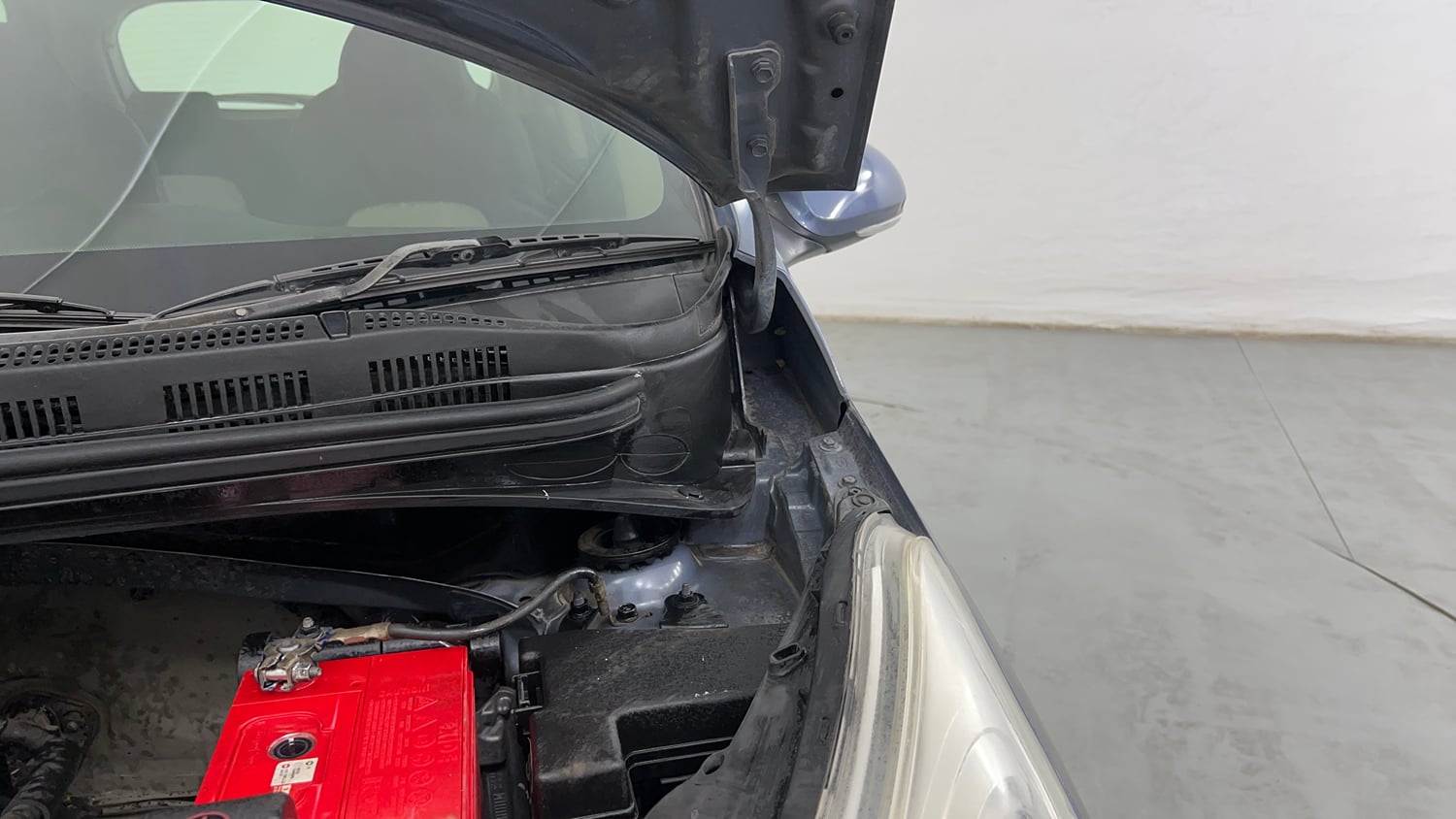 Used 2015 Hyundai Grand i10 Asta AT 1.2 Kappa VTVT Petrol Automatic engine ENGINE LEFT SIDE HINGE & APRON VIEW