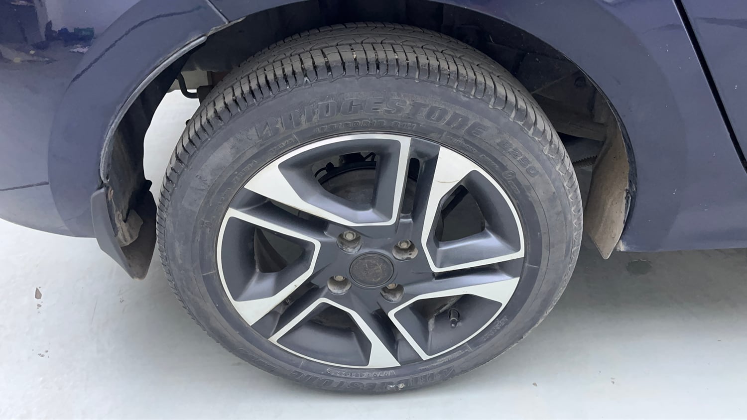 Used 2023 Tata Tigor XZ Plus Petrol Manual tyres RIGHT REAR TYRE RIM VIEW