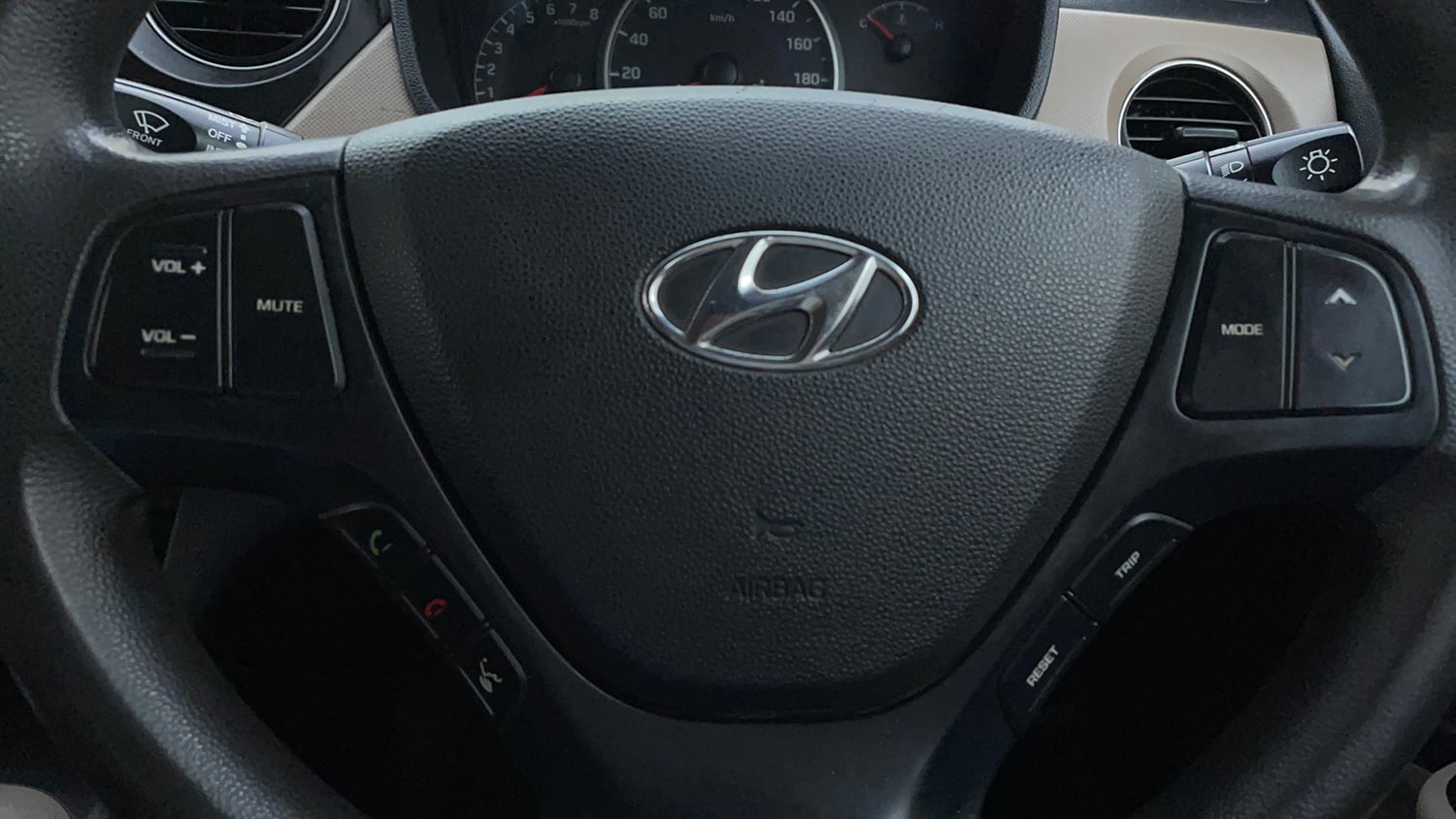 Used 2017 Hyundai Grand i10 Sportz (O) 1.2 Kappa VTVT Petrol Manual top_features Airbags