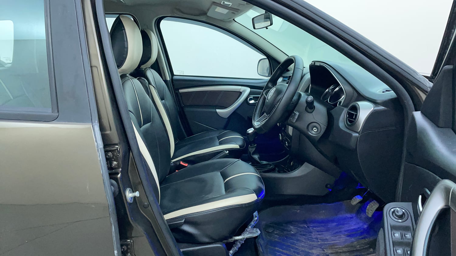 Used 2021 Renault Duster RXZ 1.5 Petrol MT Petrol Manual interior RIGHT SIDE FRONT DOOR CABIN VIEW