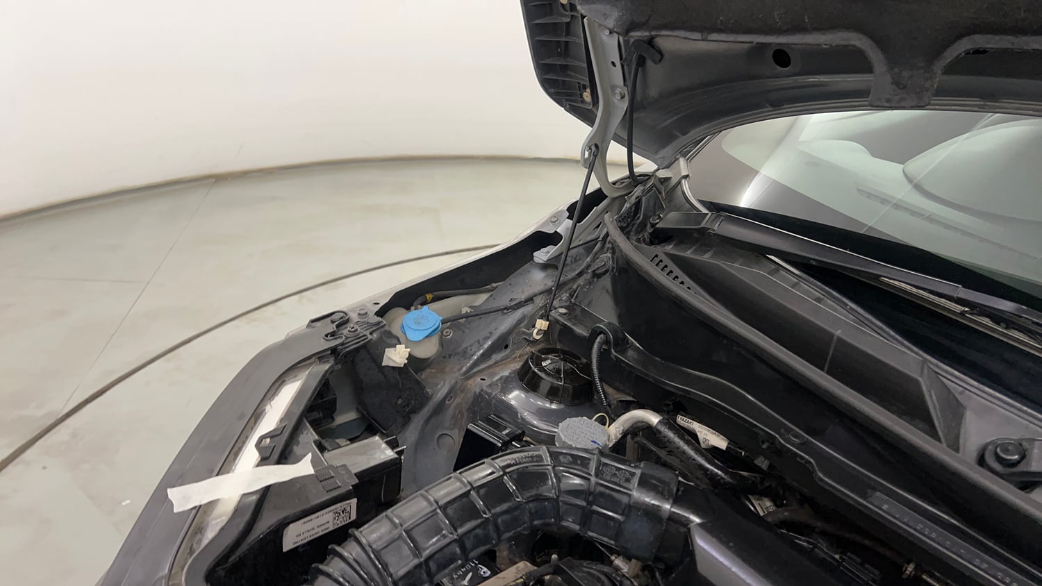 Used 2018 Maruti Suzuki Ignis Delta 1.2 AMT Petrol Automatic engine ENGINE RIGHT SIDE HINGE & APRON VIEW