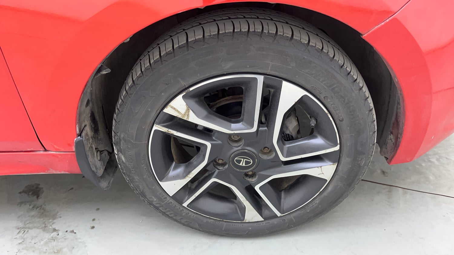 Used 2020 Tata Tiago XZ Plus Dual Tone Petrol Manual tyres RIGHT FRONT TYRE RIM VIEW