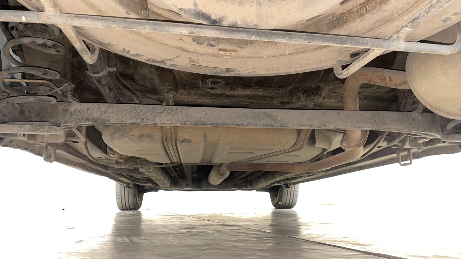 Used 2016 Maruti Suzuki Ertiga VXI AT Petrol Automatic extra REAR UNDERBODY VIEW (TAKEN FROM REAR)