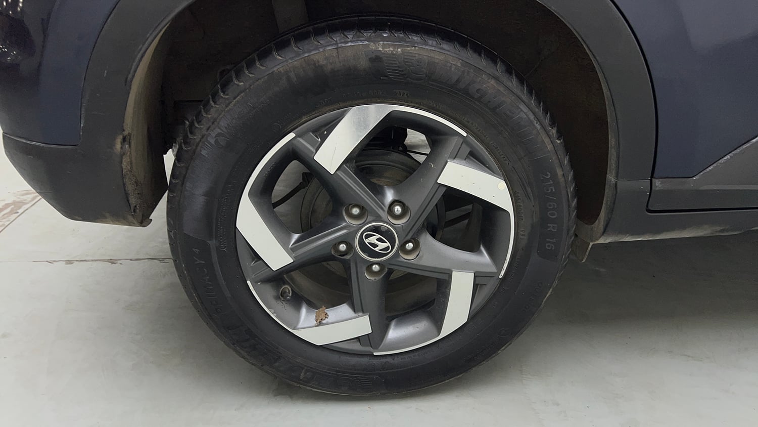 Used 2019 Hyundai Venue SX Plus 1.0 Turbo DCT Petrol Automatic tyres RIGHT REAR TYRE RIM VIEW