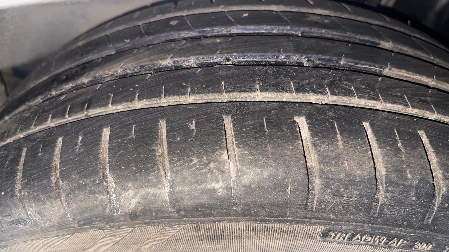 Used 2019 Hyundai Elite i20 Asta 1.2 (O) CVT Petrol Automatic tyres LEFT REAR TYRE TREAD VIEW