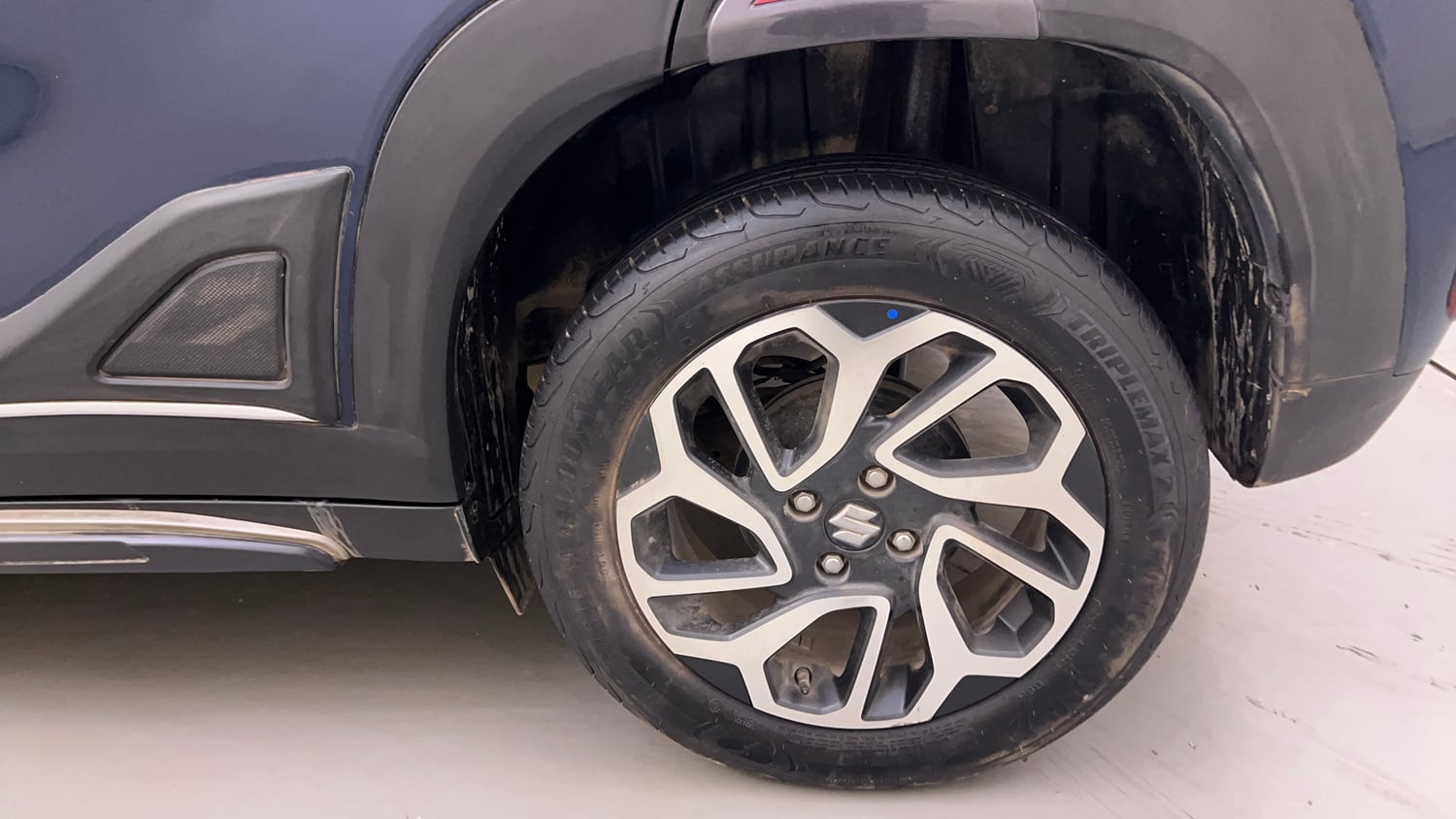 Used 2024 Maruti Suzuki Fronx Alpha 1.0L Turbo 6 AT Petrol Automatic tyres LEFT REAR TYRE RIM VIEW