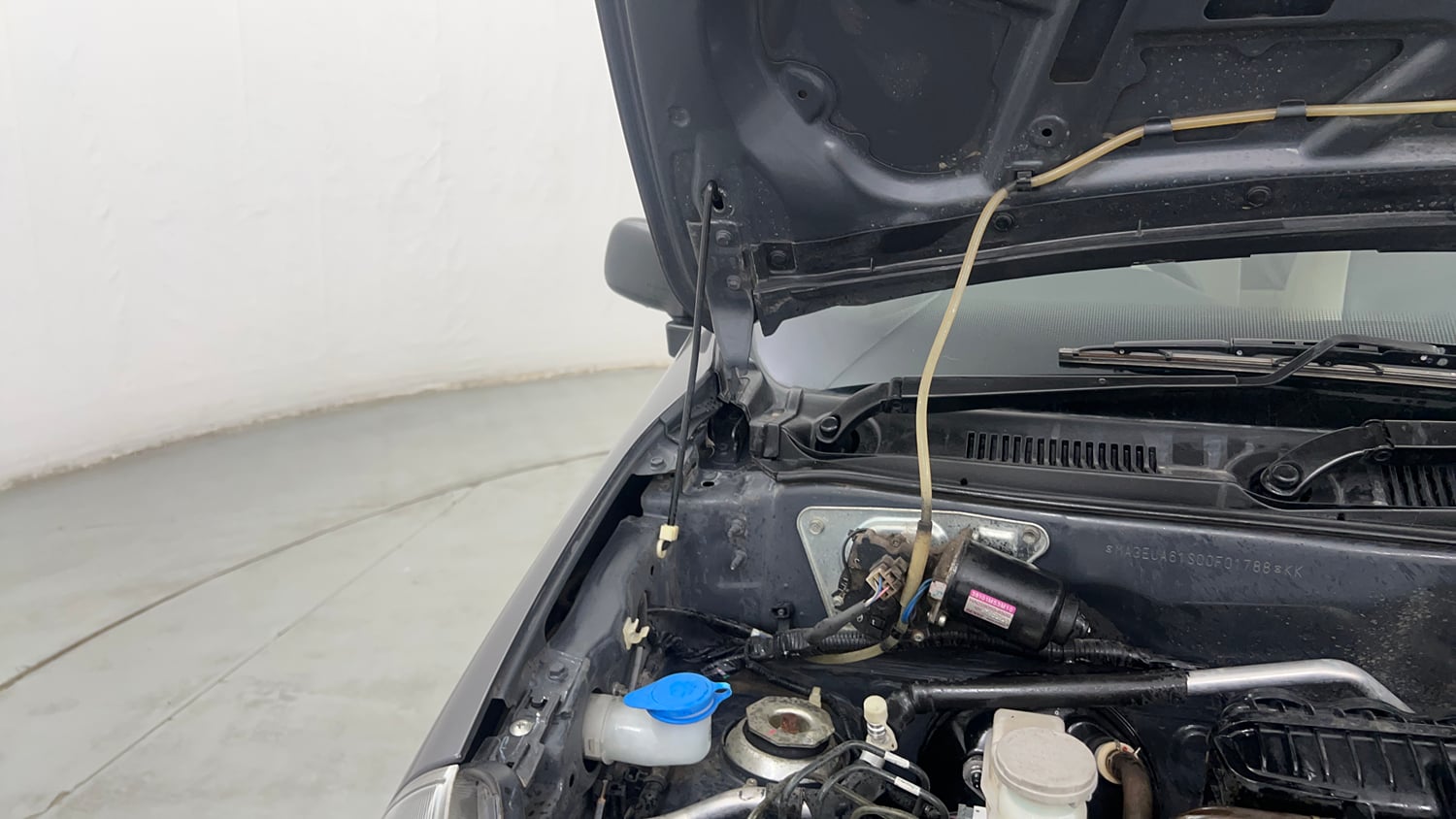 Used 2019 Maruti Suzuki Alto 800 LXi CNG Cng Manual engine ENGINE RIGHT SIDE HINGE & APRON VIEW