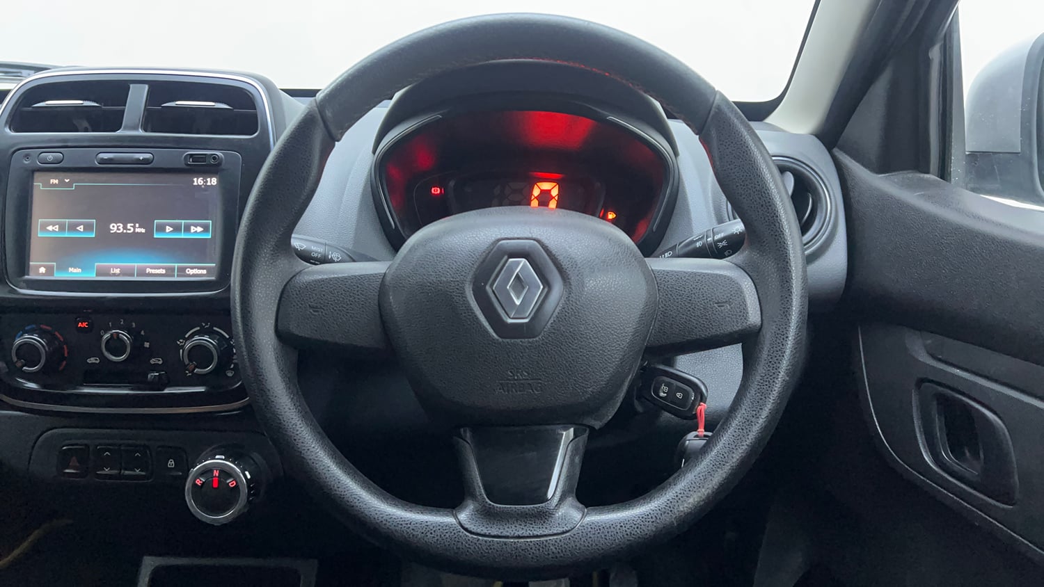 Used 2018 Renault Kwid 1.0 RXT AMT Opt Petrol Automatic interior STEERING VIEW