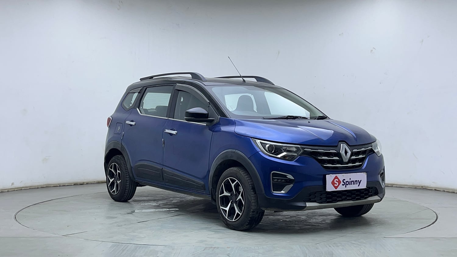 Used 2022 Renault Triber RXZ Dual Tone Petrol Manual exterior RIGHT FRONT CORNER VIEW