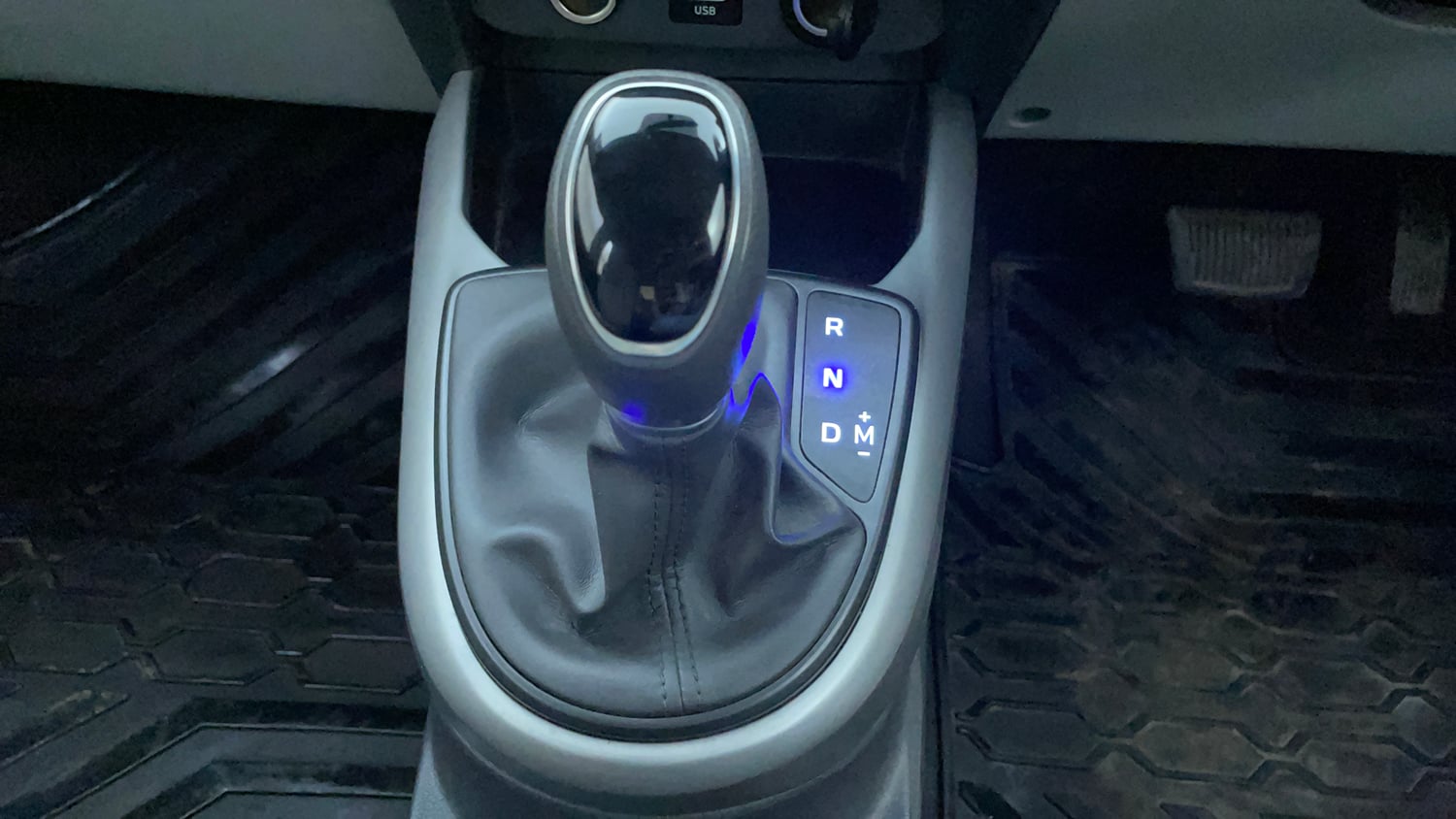 Used 2021 Hyundai Grand i10 Nios Asta AMT 1.2 Kappa VTVT Petrol Automatic interior GEAR  KNOB VIEW