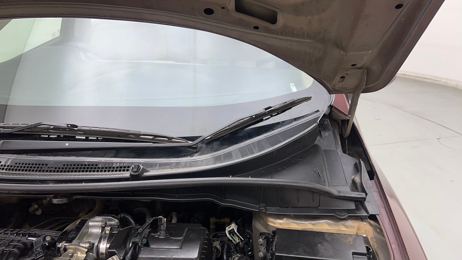 Used 2016 Honda City V Petrol Manual engine ENGINE LEFT SIDE HINGE & APRON VIEW