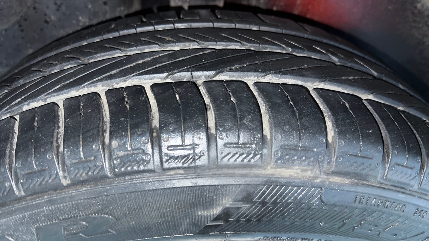 Used 2014 Volkswagen Polo Comfortline 1.2L (P) Petrol Manual tyres RIGHT REAR TYRE TREAD VIEW