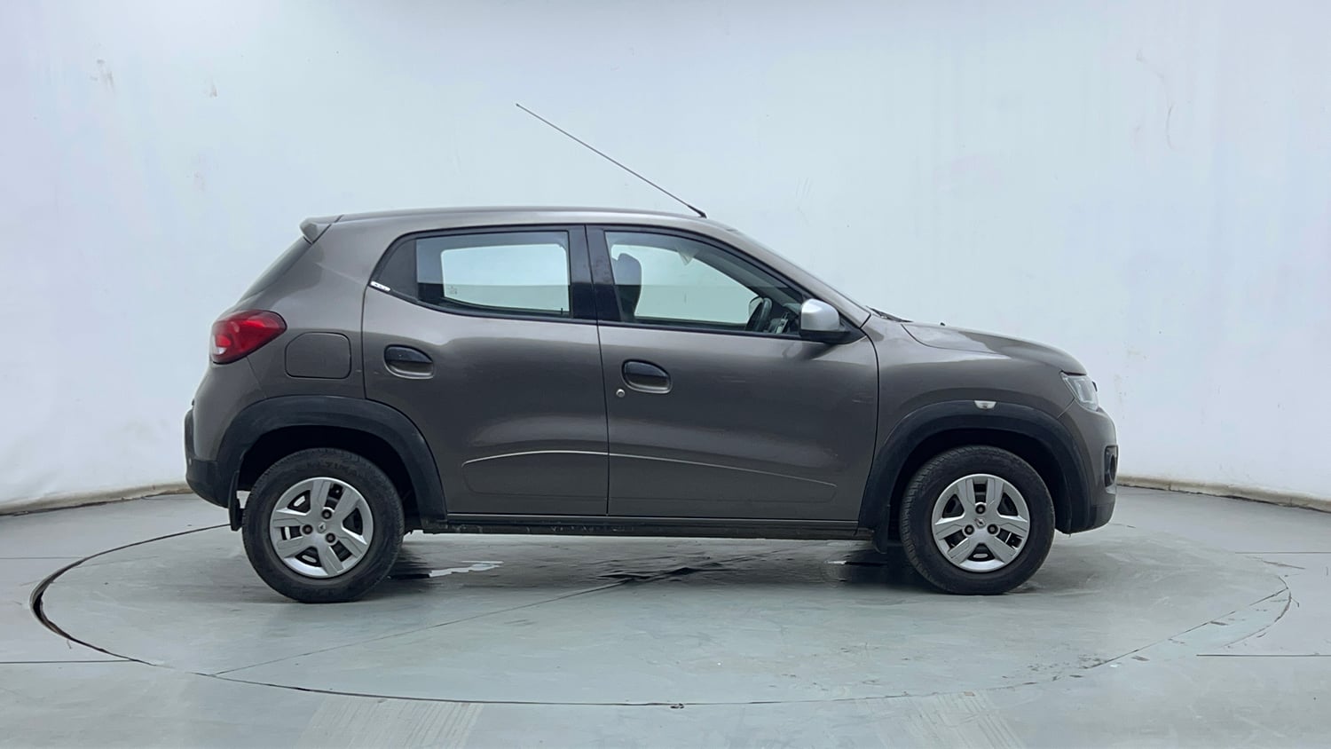 Used 2018 Renault Kwid 1.0 RXT AMT Opt Petrol Automatic exterior RIGHT SIDE VIEW
