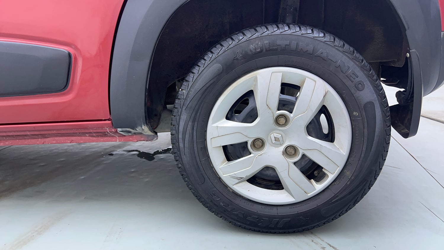 Used 2019 Renault Kwid RXL Petrol Manual tyres LEFT REAR TYRE RIM VIEW