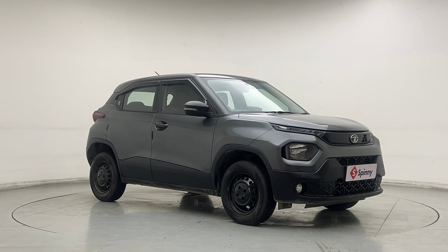 Used 2024 Tata Punch Pure MT Petrol Manual exterior RIGHT FRONT CORNER VIEW