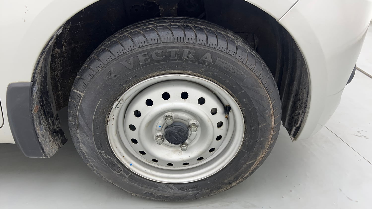 Used 2019 Maruti Suzuki Wagon R LXi 1.0 Petrol Manual tyres RIGHT FRONT TYRE RIM VIEW