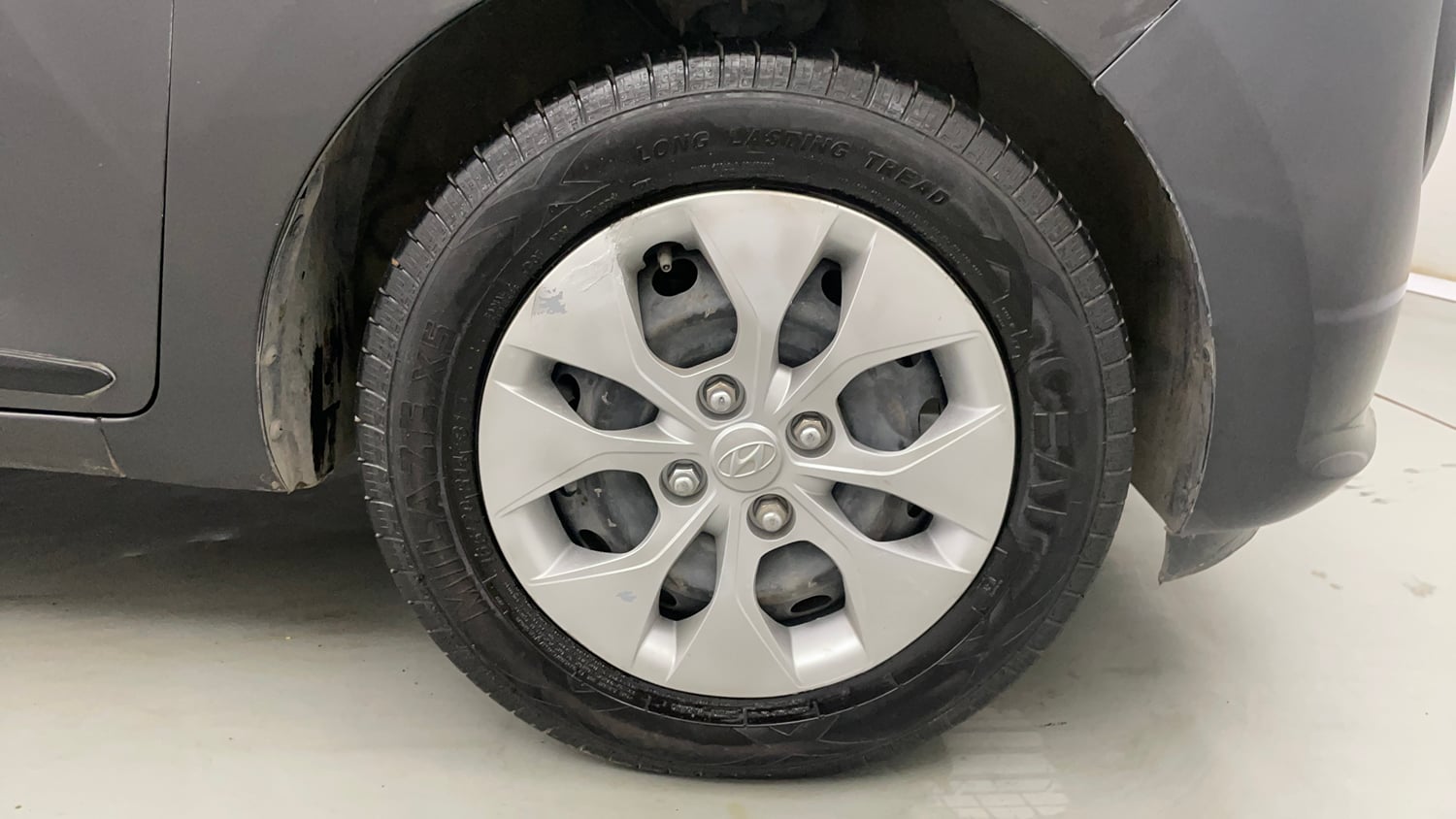 Used 2019 Hyundai Santro Sportz Petrol+CNG (Outside Fitted) Cng Manual tyres RIGHT FRONT TYRE RIM VIEW
