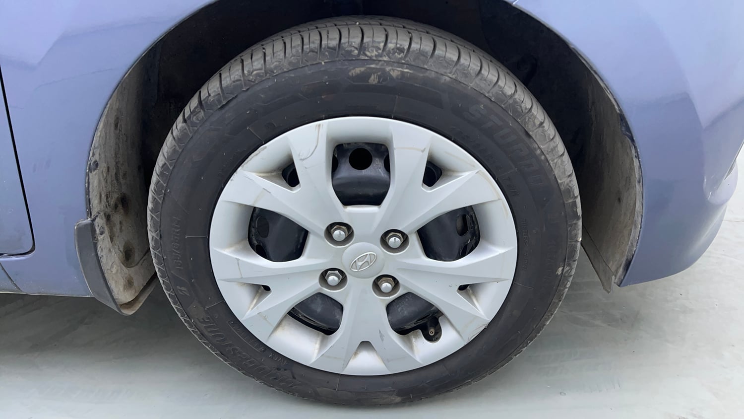 Used 2016 Hyundai Grand i10 Sportz 1.1 CRDi Diesel Manual tyres RIGHT FRONT TYRE RIM VIEW