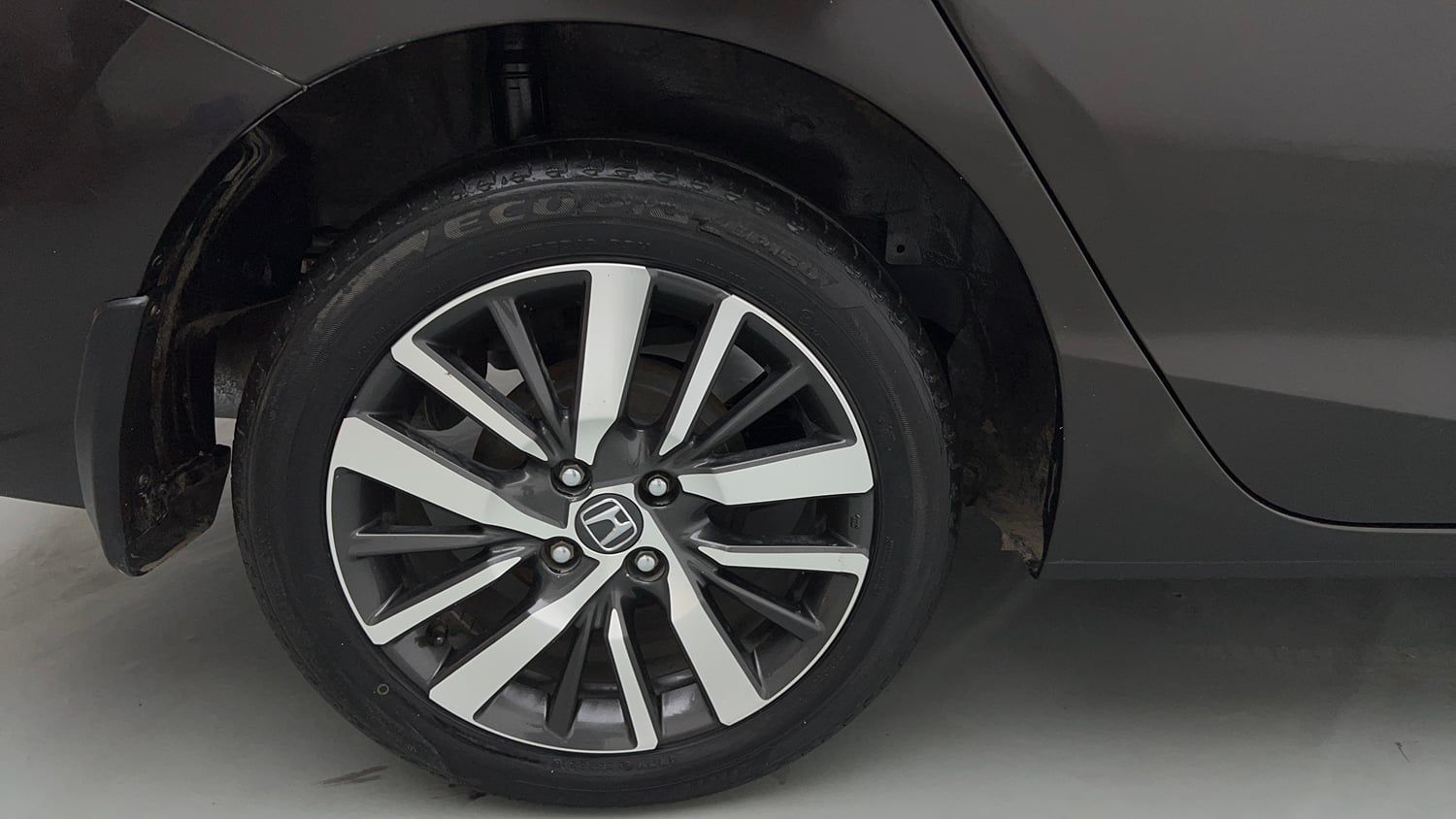 Used 2021 Honda City ZX CVT Petrol Petrol Automatic tyres RIGHT REAR TYRE RIM VIEW