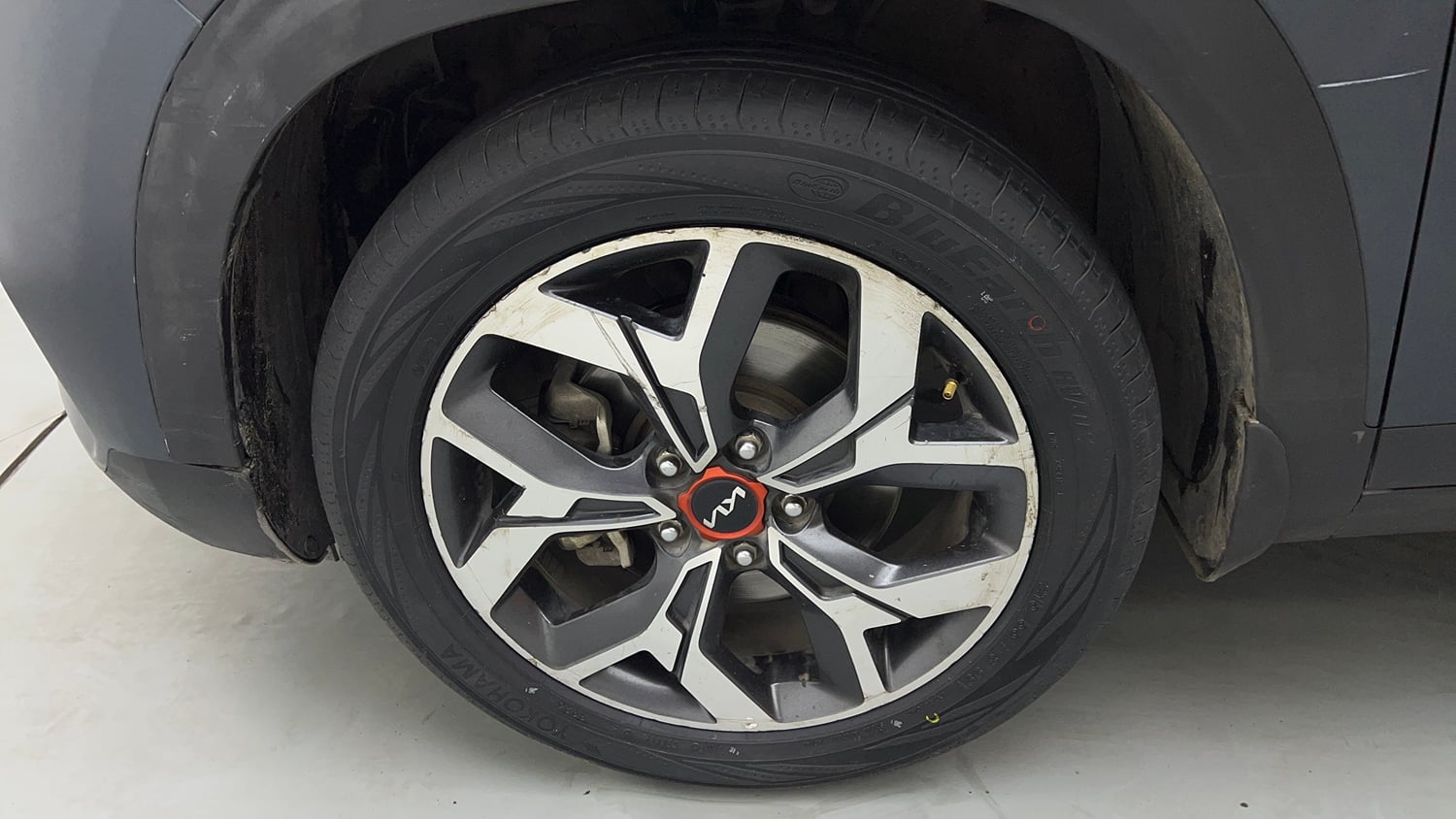 Used 2023 Kia Seltos X Line 1.4 DCT Petrol Automatic tyres LEFT FRONT TYRE RIM VIEW