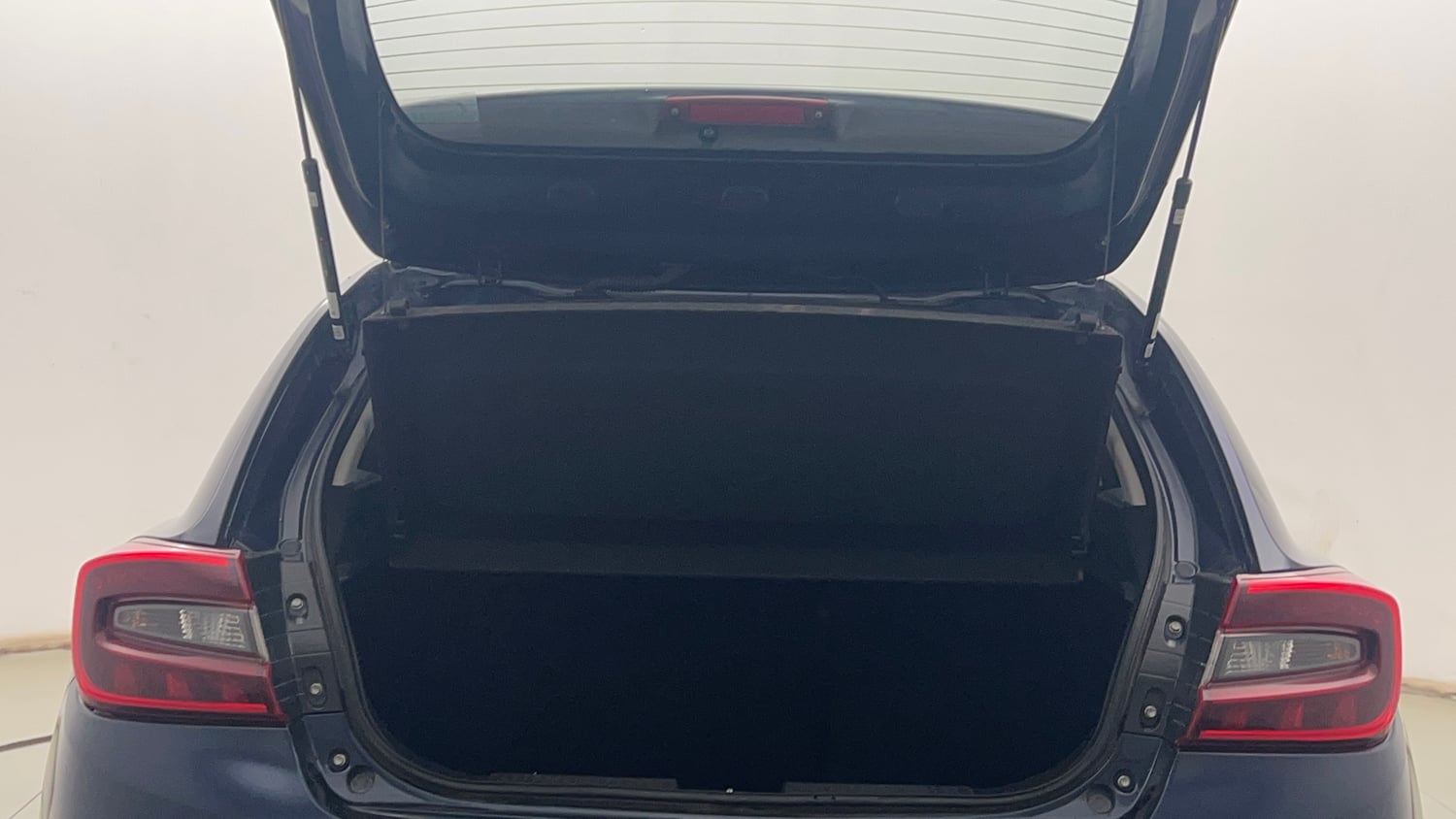 Used 2022 Maruti Suzuki Baleno Zeta AGS Petrol Automatic interior DICKY INSIDE VIEW