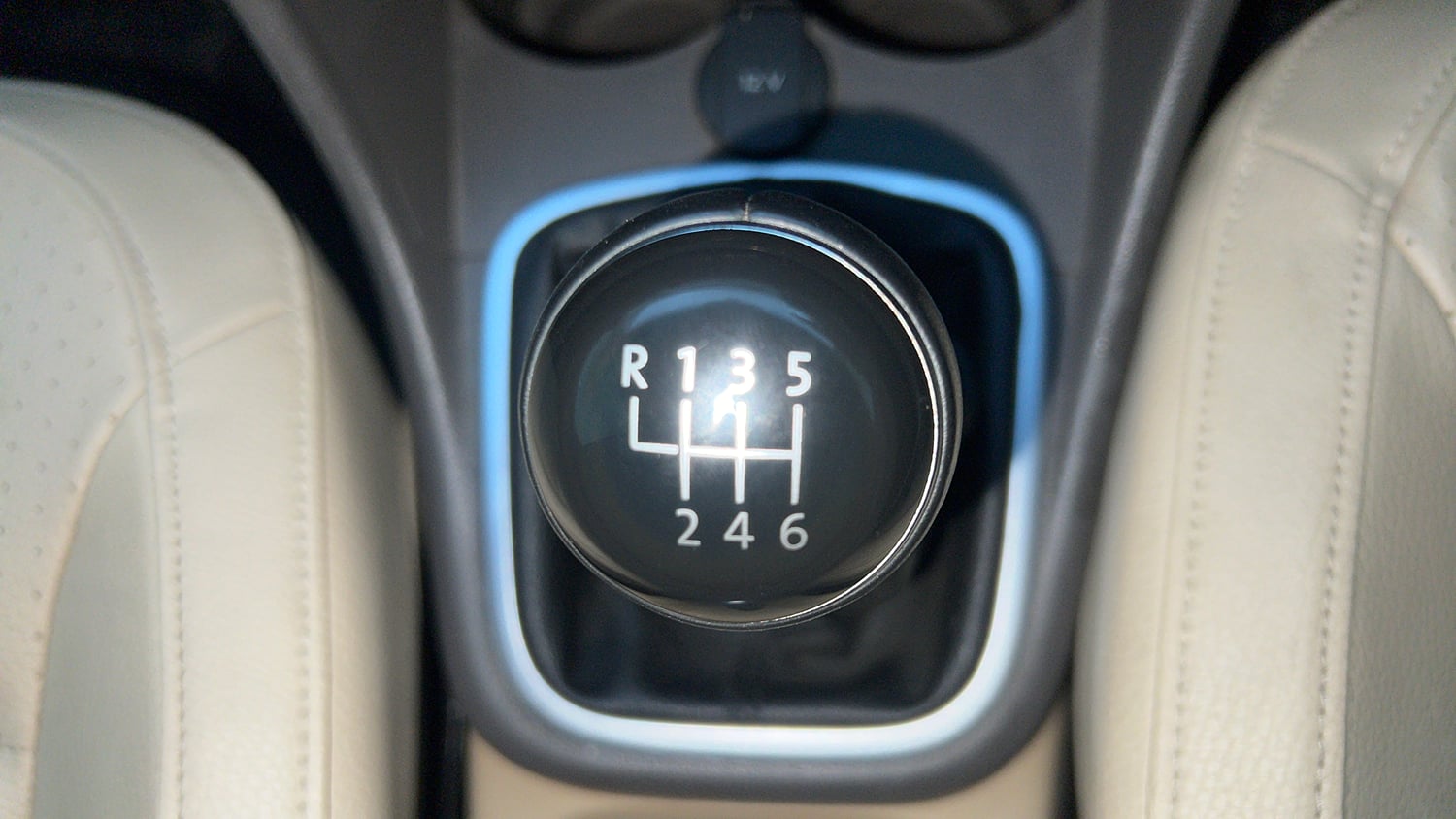 Used 2022 Volkswagen Vento Highline 1.0L TSI Petrol Manual interior GEAR  KNOB VIEW