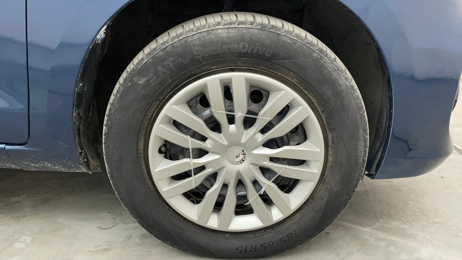 Used 2016 Maruti Suzuki Ertiga VXI AT Petrol Automatic tyres RIGHT FRONT TYRE RIM VIEW