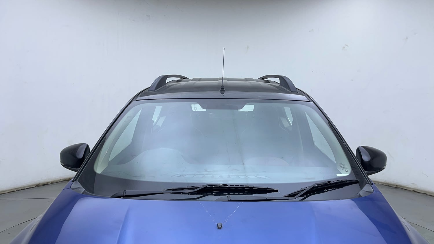 Used 2022 Renault Triber RXZ Dual Tone Petrol Manual exterior FRONT WINDSHIELD VIEW