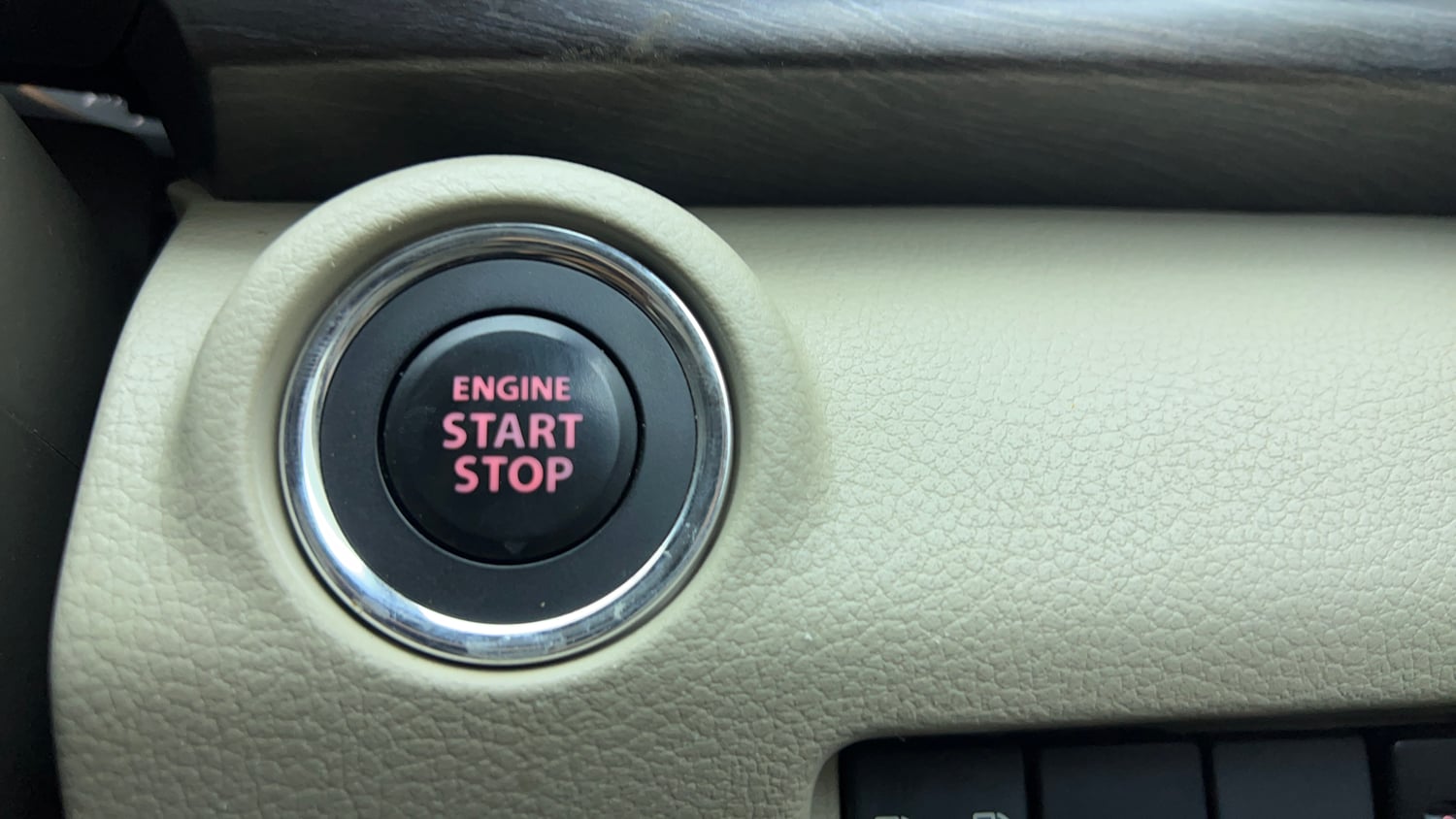 Used 2023 Maruti Suzuki Ertiga ZXi (O) CNG Cng Manual top_features Keyless start